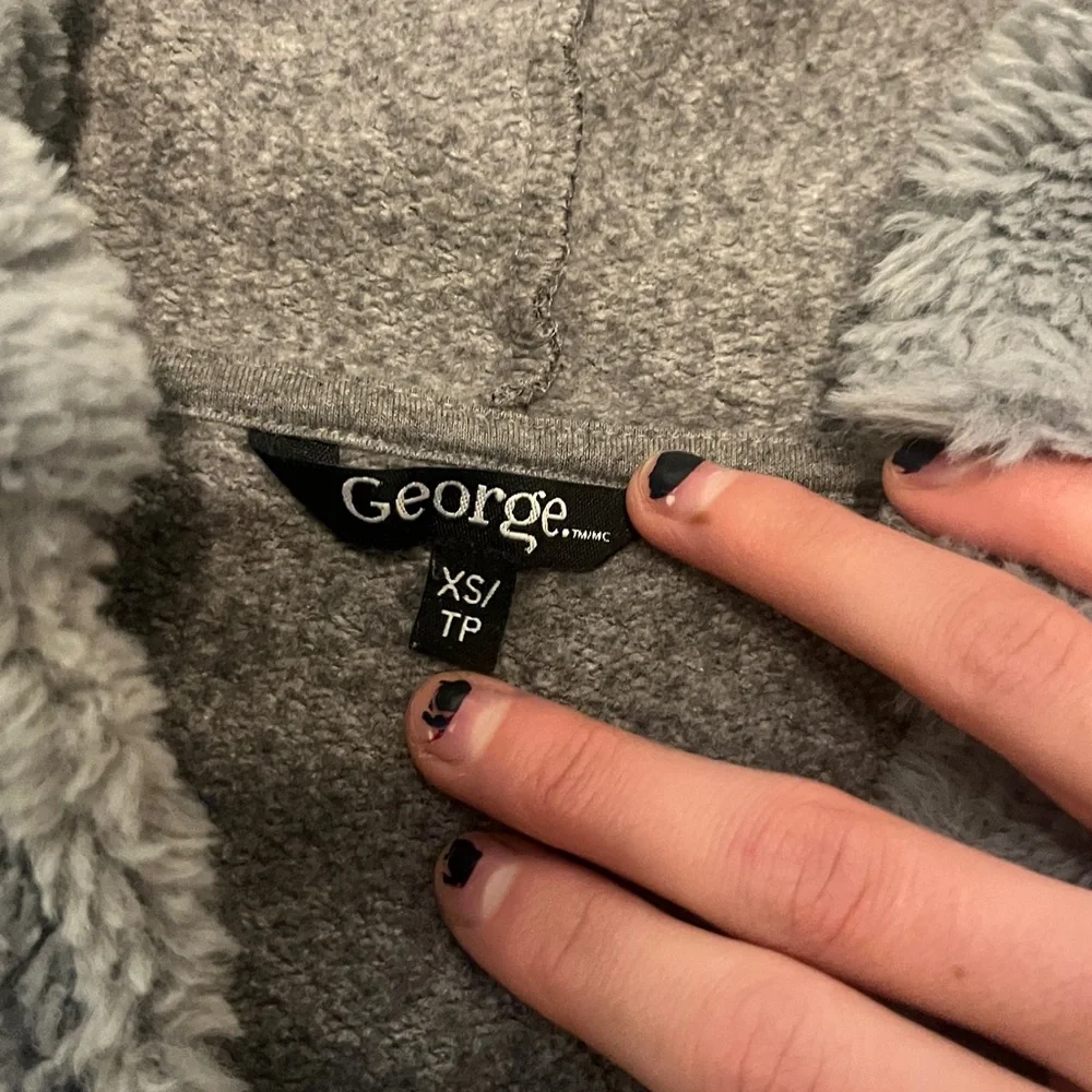Custom Grey Zip Up Hoodie ๐งฅ โ Sherpa Lined Fall Jacket XS/S - Picture 2 of 8